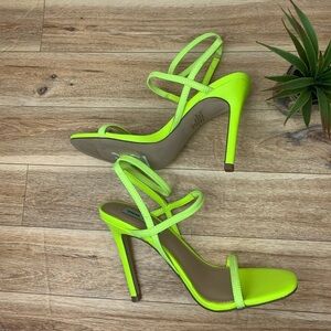 Steve Madden
Nectur Heeled Sandal sz 5